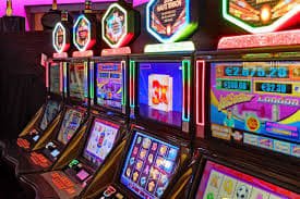 Người chơi Việt Nam trải nghiệm slot nổ hũ jackpot trên điện thoại